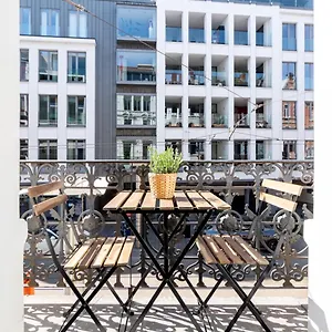  Apartment Bright, Spacious & Perfectly Located In The Heart Of
